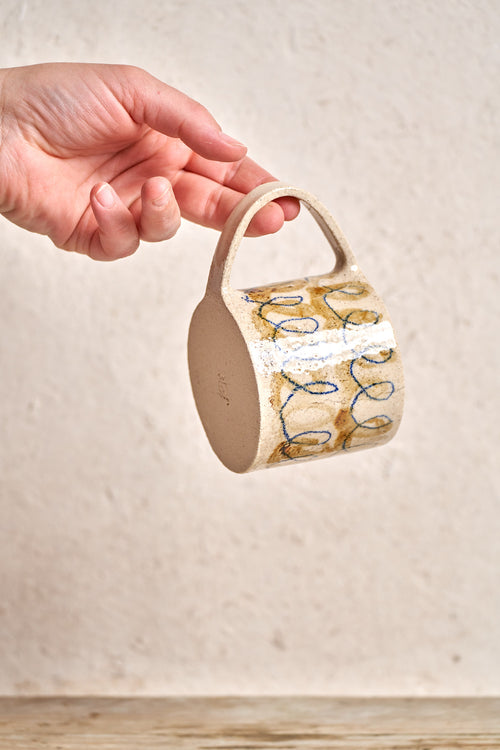 La Tasse - Boucle, Fer & Crayon