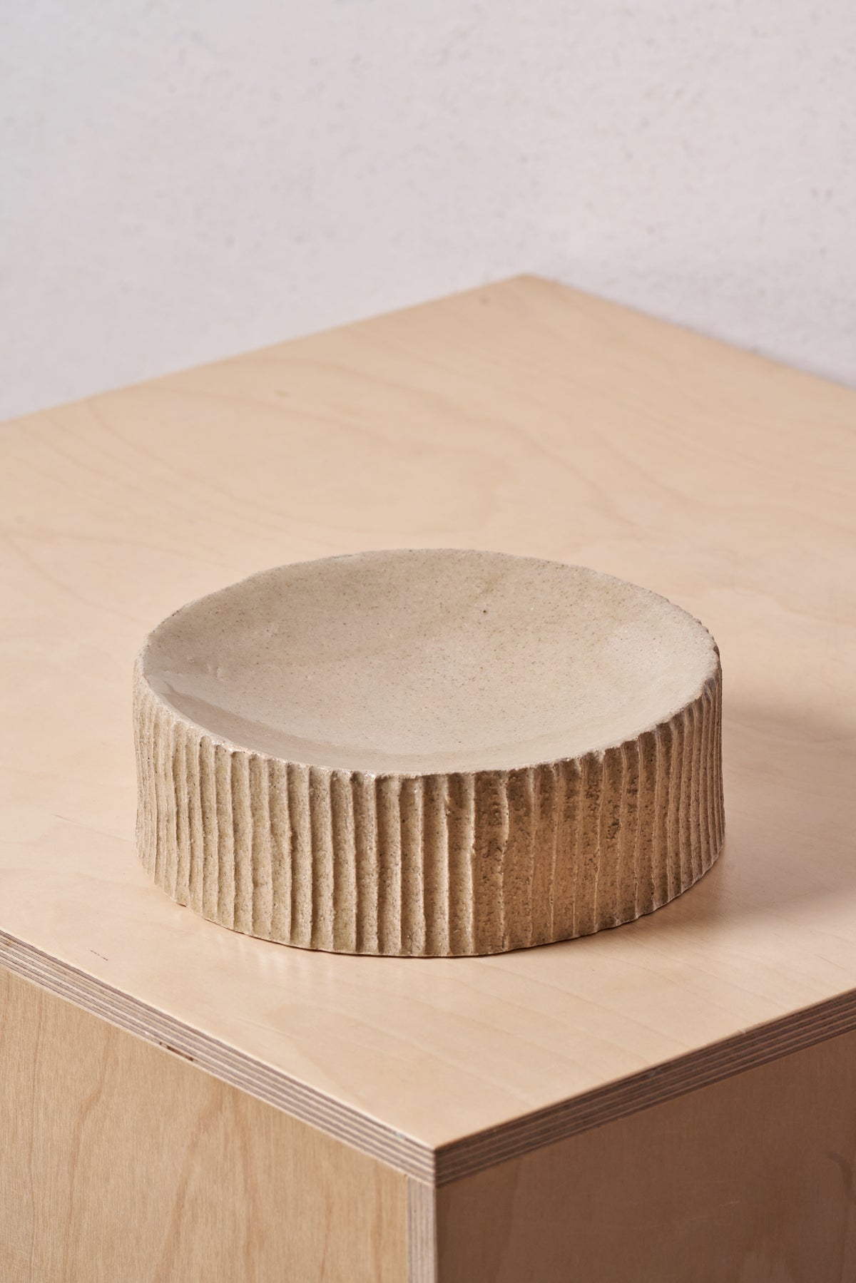 Catchall tray /  Vertical carved grooves