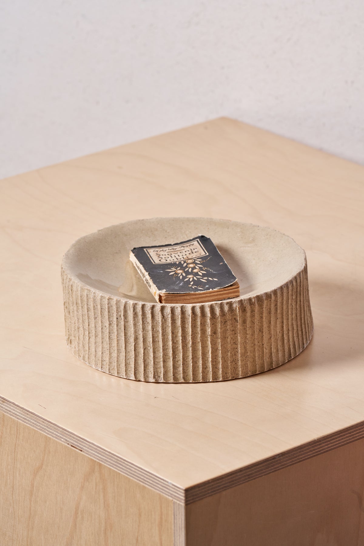 Catchall tray /  Vertical carved grooves