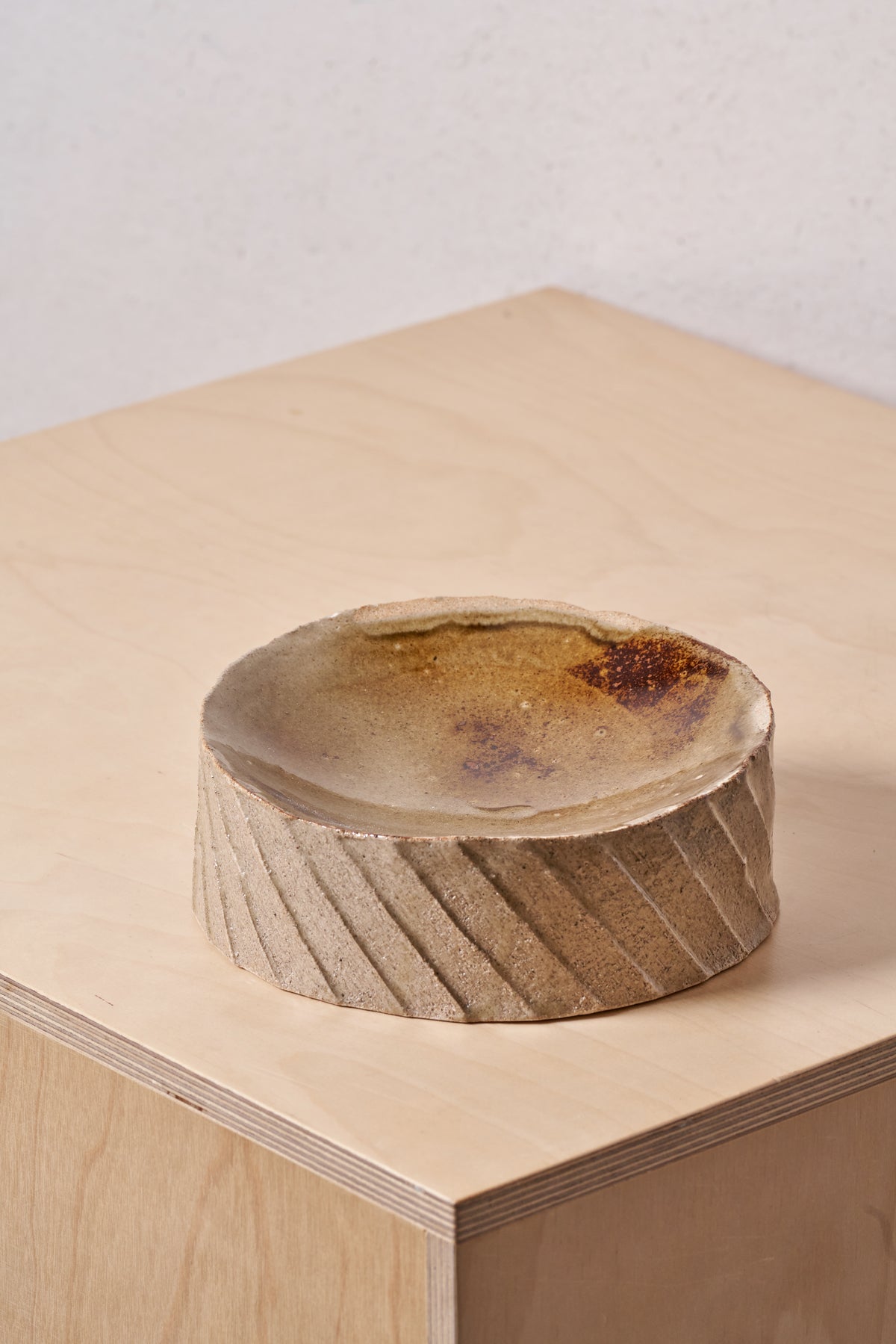 Catchall tray /  Diagonal carved grooves with iron
