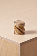 Petite boîte / Rainures sculptées en diagonale avec détails en fer