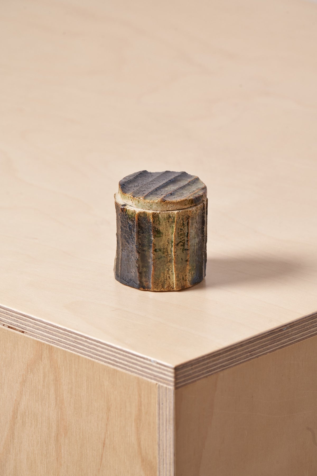 Tiny Box / Vertical carved grooves with copper