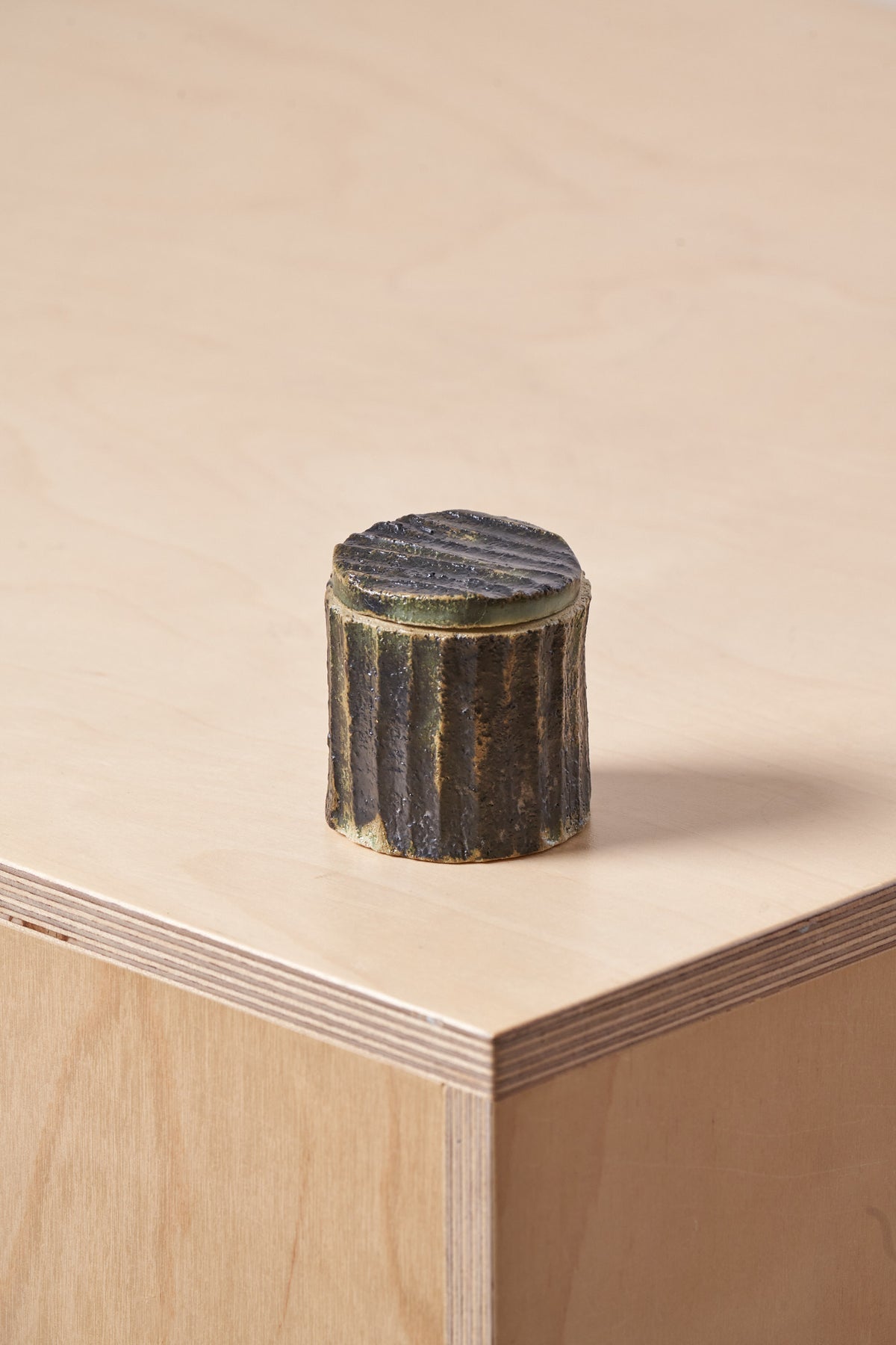 Tiny Box / Vertical carved grooves with copper