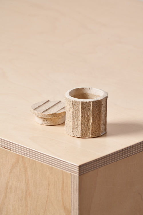 Petite boîte / Rainures sculptées horizontales