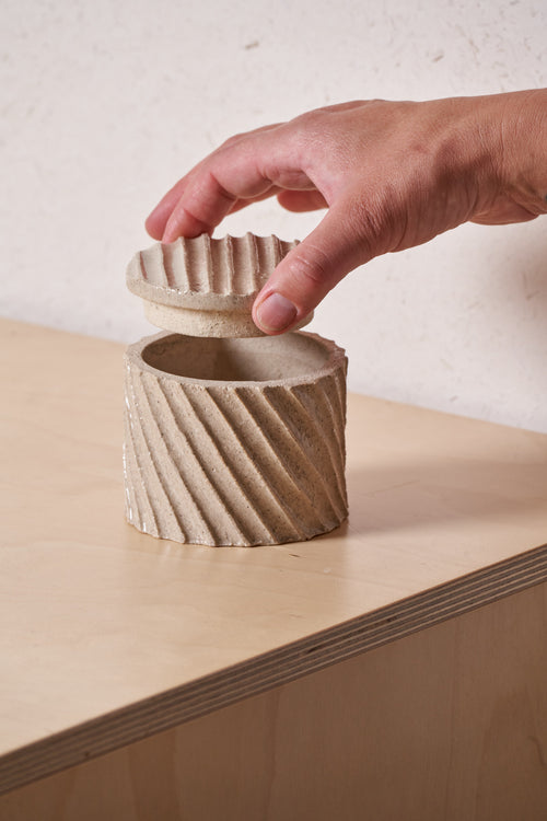Box /  Narrow diagonal carved grooves