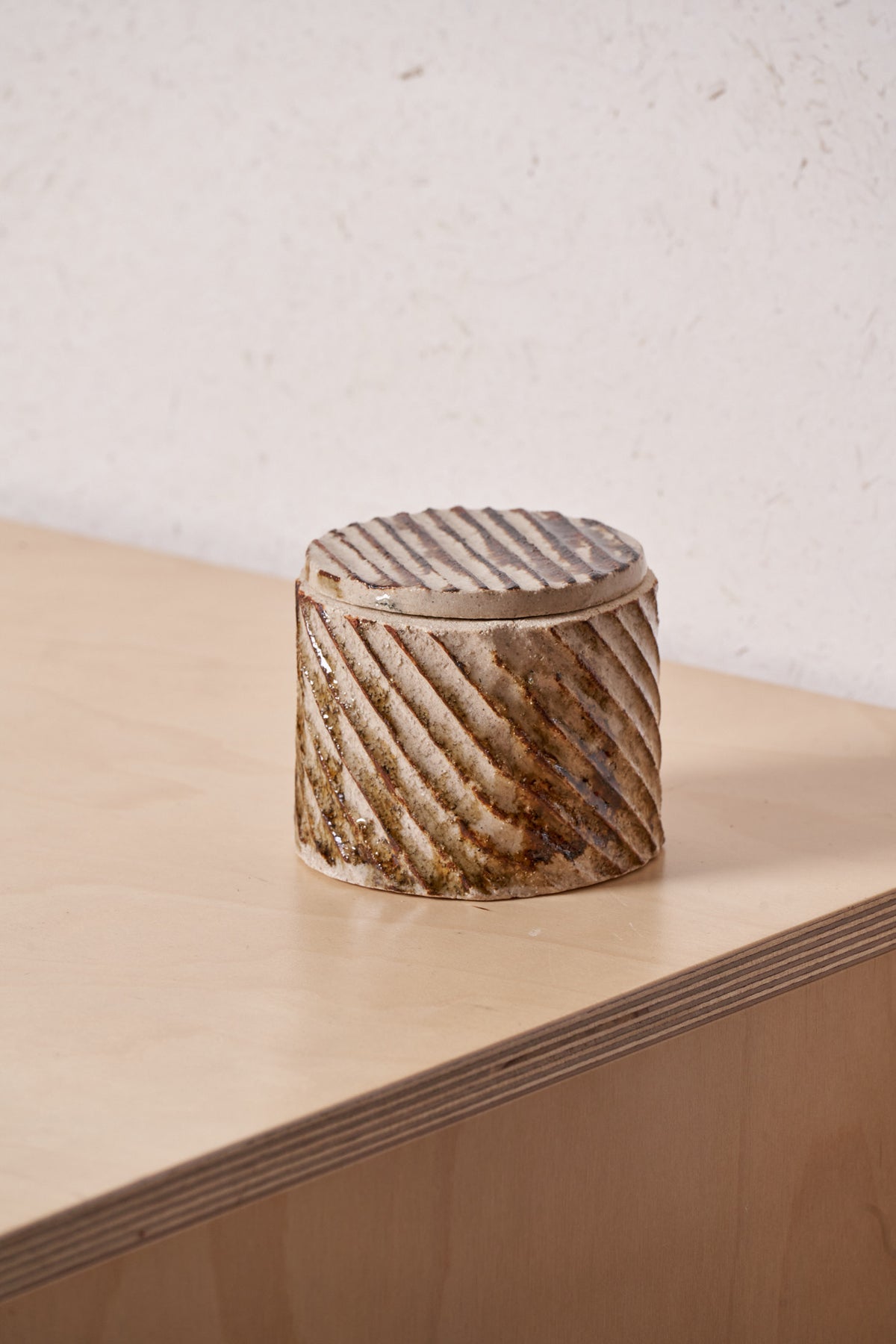 Box /  Narrow diagonal carved grooves with iron