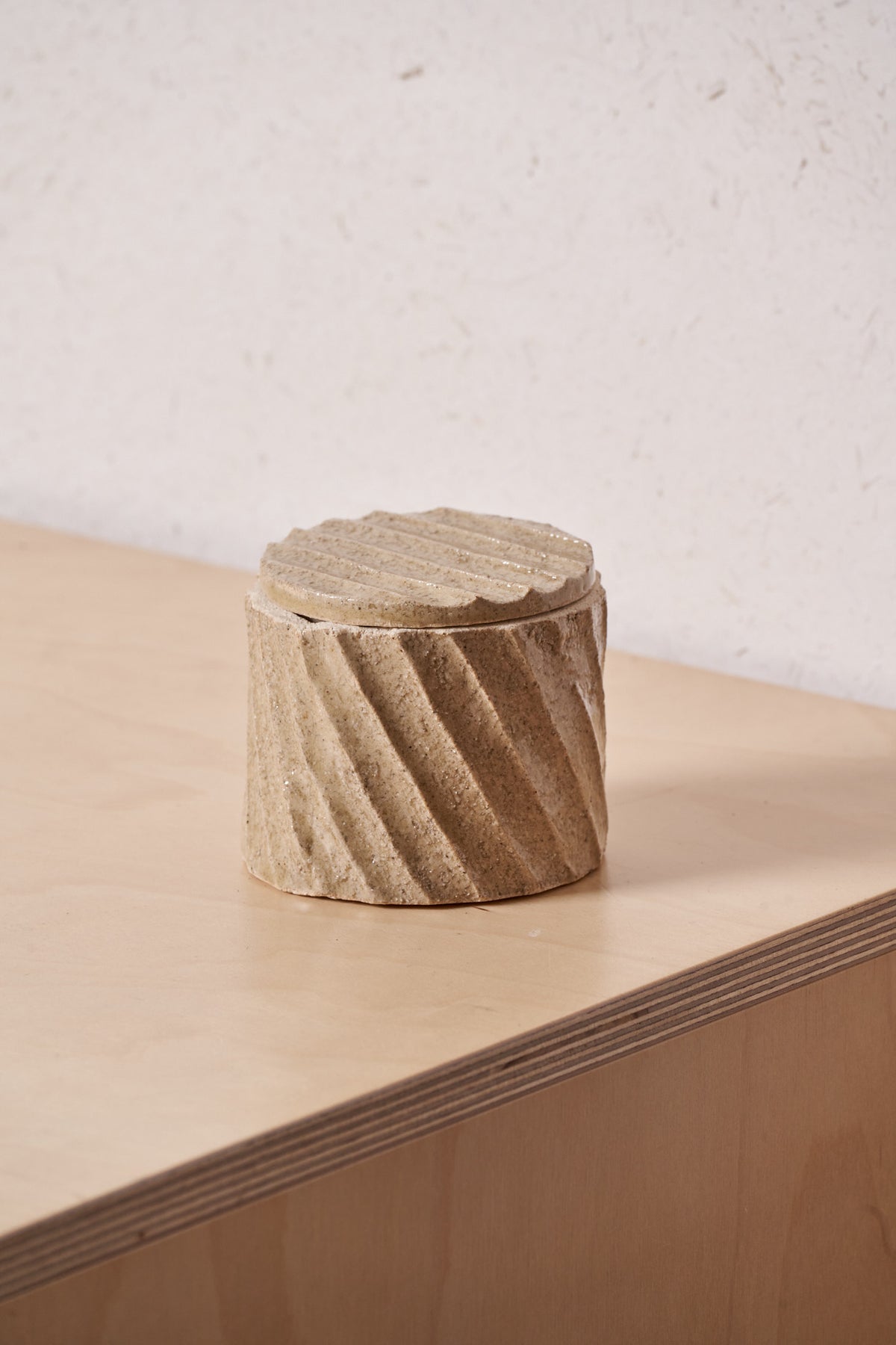 Box /  Diagonal carved grooves