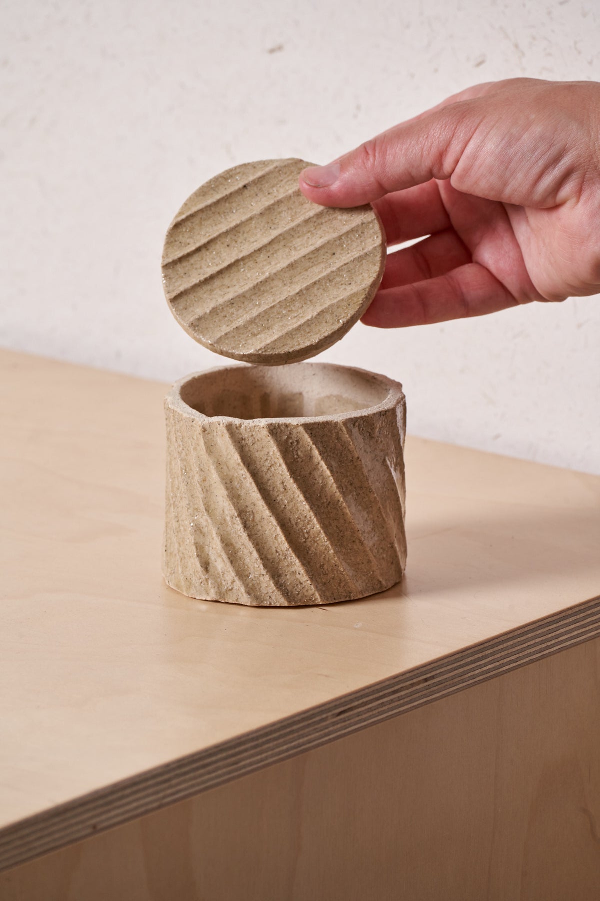 Box /  Diagonal carved grooves