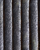 Boîte basse / Grandes rainures diagonales sculptées avec finition cuivre lavé
