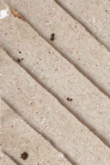 Frame / Diagonal carved grooves