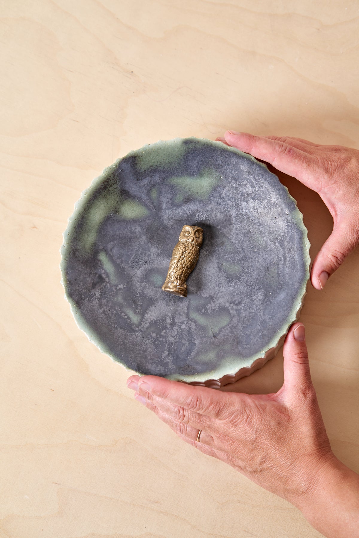 Catchall tray /  Vertical carved grooves with copper